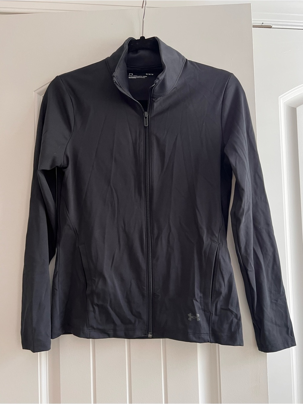 NWT Under Armour Women’s Motion Jacket Black Size Medium Fitted Full Zip 1366028